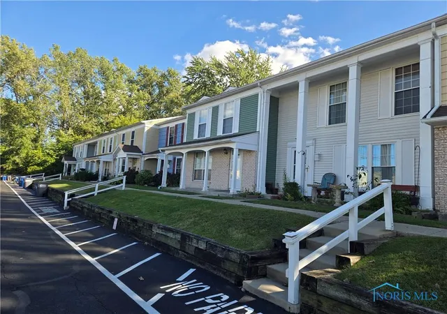 Photo 3 of Condo for sale at 4420 Rose Garden Dr, Toledo, OH 43623 | MLS# 6136476 | Listing updated on 2026-03-03