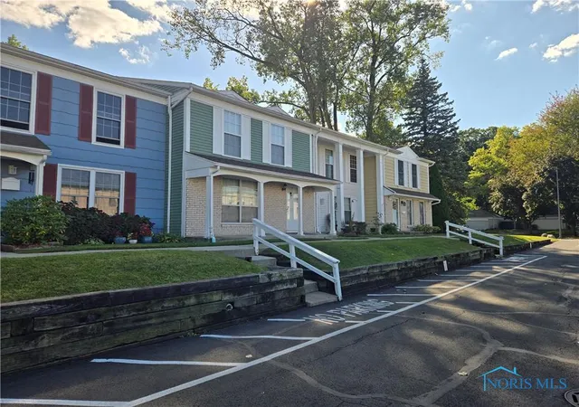 Listing Photo 4 - Condo for sale in building located at 4420 Rose Gdn Dr, Toledo, OH 43623
