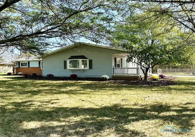 Photo 2 of Single family home for sale at 181 S Us Hwy 23, Fostoria, OH 44830 | MLS# 6136546 | Listing updated on 2026-03-02