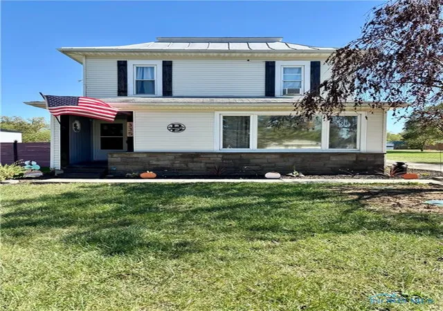 Photo 1 of Single family home for sale at 335 Windsor Ln, Gibsonburg, OH 43431 | MLS# 6136574 | Listing updated on 2025-10-14