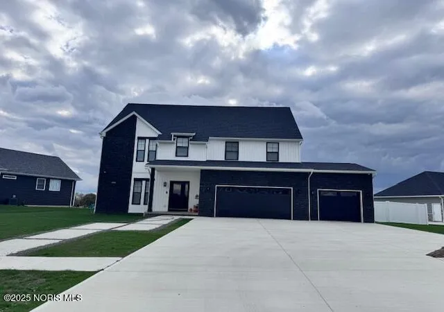 Photo 2 of Single family home for sale at 10321 Wheatfield Dr, Findlay, OH 45840 | MLS# 6136471 | Listing updated on 2025-11-14
