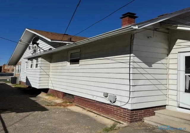 Homes for sale in Toledo, OH | 3250 Brigham St, Toledo, OH 43608 | MLS# 6136583
