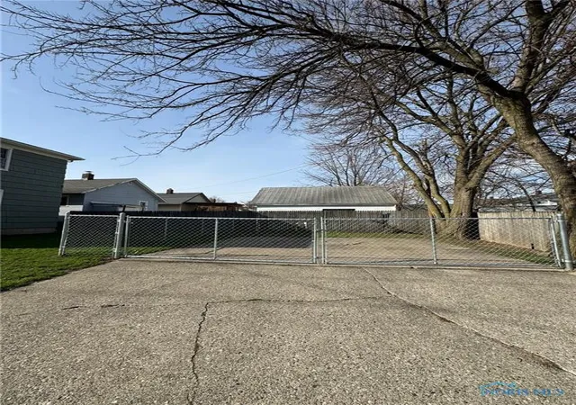 Listing Photo 4 - Condo for sale in building located at 3802 Burton Ave, Toledo, OH 43612