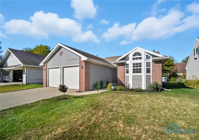 Photo 3 of Single family home for sale at 408 California Ave, Findlay, OH 45840 | MLS# 6136032 | Listing updated on 2025-10-17