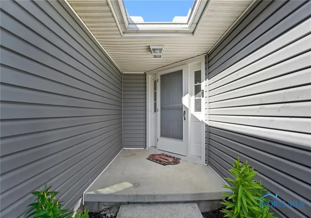 Photo 3 of Single family home for sale at 408 California Ave, Findlay, OH 45840 | MLS# 6136032 | Listing updated on 2025-10-17