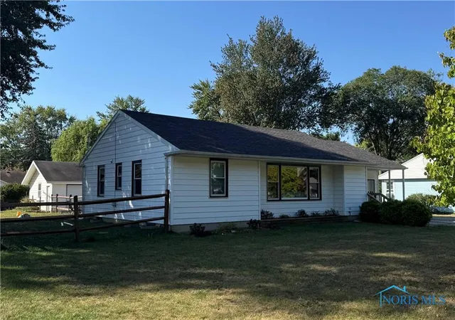 2nd image of 1011 Stall Dr, Findlay, OH 45840 | MLS# 6136593
