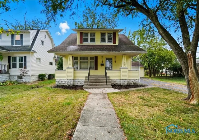 Photo 1 of Single family home for sale at 325 Greenlawn Ave, Findlay, OH 45840 | MLS# 6136873 | Listing updated on 2025-10-14