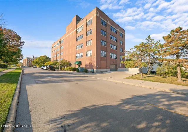 Listing Photo 4 - Condo for sale in building located at 110 Ottawa St, Toledo, OH 43604