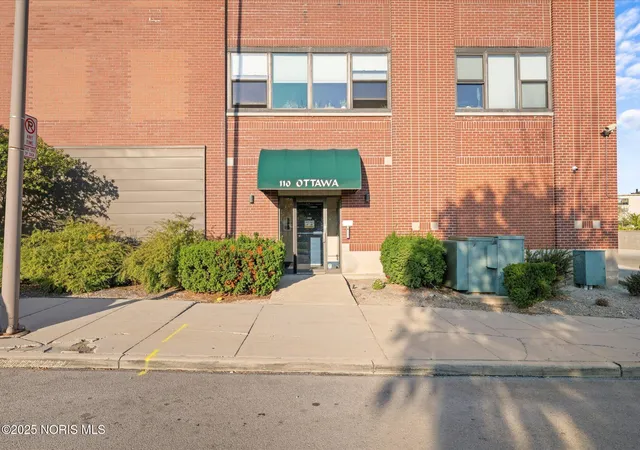Listing Photo 5 - Condo for sale in building located at 110 Ottawa St, Toledo, OH 43604