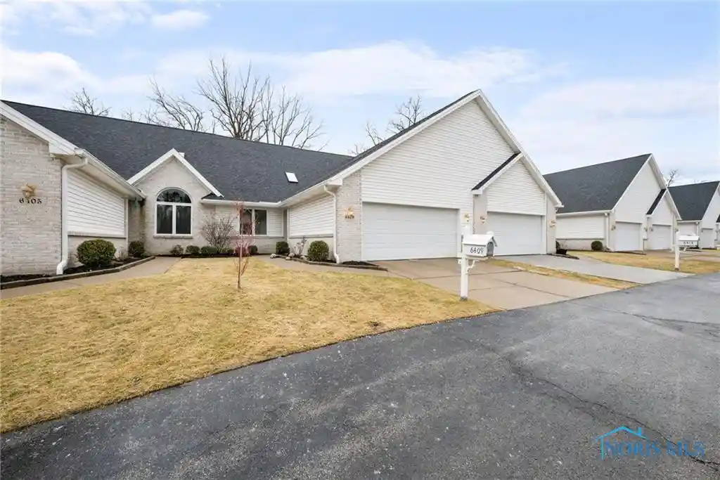 Listing Photo 2 - Condo for sale in 6409 Madison Cvs Ct located at 6409 Madison Cvs Ct, Sylvania, OH 43560 - Unit 6409 Madison Cvs Ct
