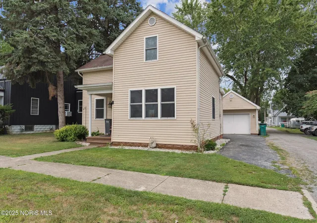 Photo 1 of Single family home for sale at 207 Ash Ave, Findlay, OH 45840 | MLS# 10000154 | Listing updated on 2025-12-08