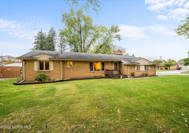 Homes for sale in Toledo, OH | 3662 Perlawn Dr, Toledo, OH 43614 | MLS# 10000179