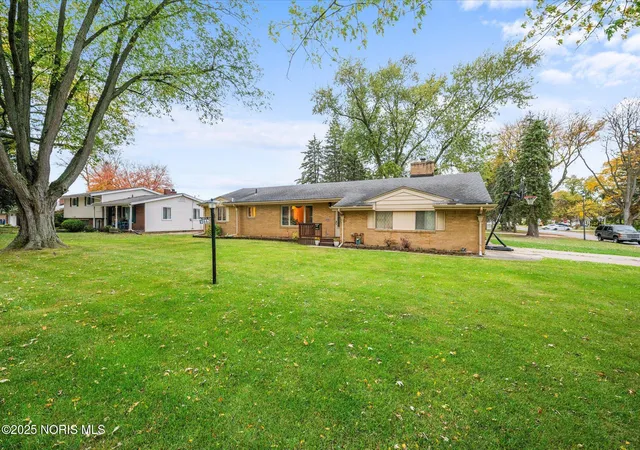 Homes for sale in Toledo, OH | 3662 Perlawn Dr, Toledo, OH 43614 | MLS# 10000179