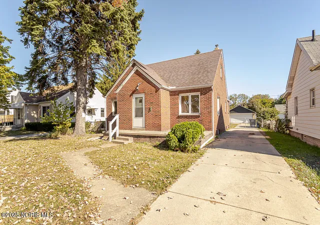 Homes for sale in Toledo, OH | 3610 Dean Ave, Toledo, OH 43608 | MLS# 10000222