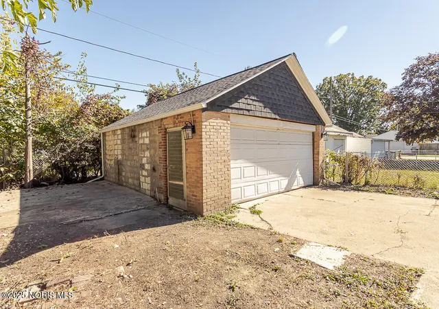 Homes for sale in Toledo, OH | 3610 Dean Ave, Toledo, OH 43608 | MLS# 10000222