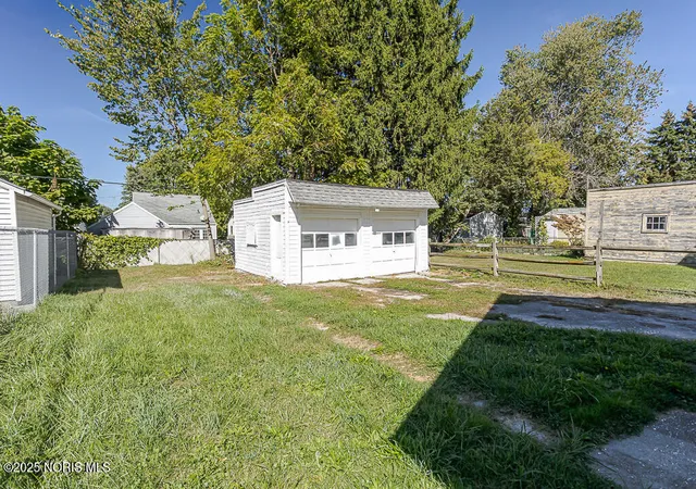 Homes for sale in Toledo, OH | 1048 Hawk St, Toledo, OH 43612 | MLS# 10000198
