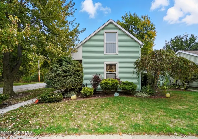 Photo 1 of Single family home for sale at 1301 Fishlock Ave, Findlay, OH 45840 | MLS# 10000276 | Listing updated on 2025-12-02