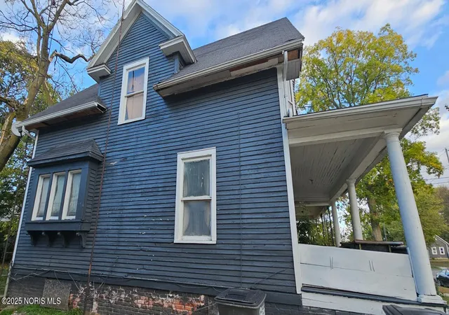 Photo 3 of Single family home for sale at 210 Western Ave, Toledo, OH 43609 | MLS# 10000212 | Listing updated on 2025-11-11