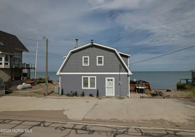 Homes for sale in Oak Harbor, OH | 9881 W Locust Point Rd, Oak Harbor, OH 43449 | MLS# 10000322