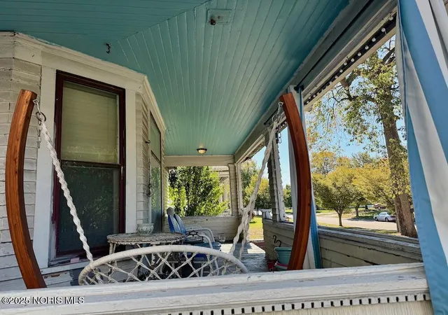 Photo 4 of Single family home for sale at 2036 Robinwood Ave, Toledo, OH 43620 | MLS# 10000387 | Listing updated on 2025-10-21