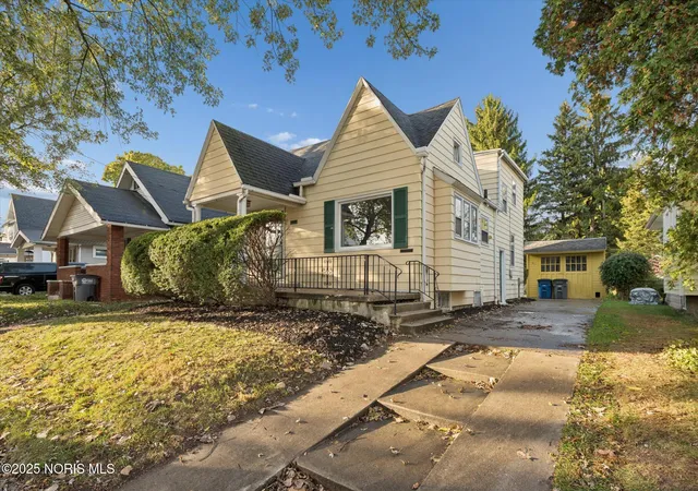 Homes for sale in Toledo, OH | 1044 Hawk St, Toledo, OH 43612 | MLS# 10000438
