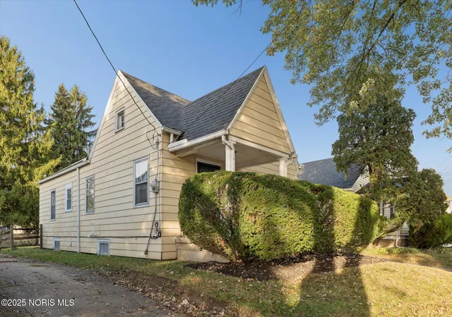 Homes for sale in Toledo, OH | 1044 Hawk St, Toledo, OH 43612 | MLS# 10000438