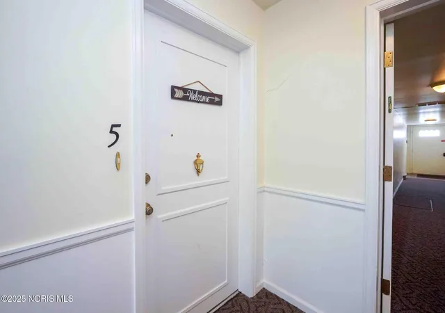 Listing Photo 2 - Condo for sale in building located at 1932 Queenswood Dr, Findlay, OH 45840 - Unit #