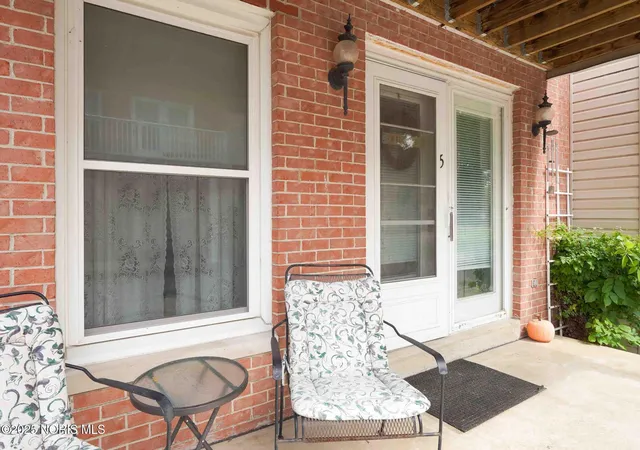 Photo 2 of Condo for sale at 1932 Queenswood Dr, Findlay, OH 45840 | MLS# 10000488 | Listing updated on 2025-12-23