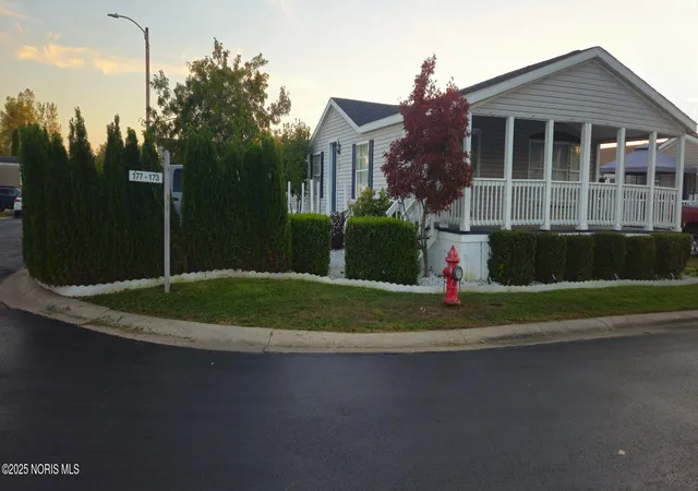 Photo 1 of Manufactured home for sale at 315 Parkview Dr #177, Bowling Green, OH 43402 | MLS# 10000531 | Listing updated on 2025-11-07