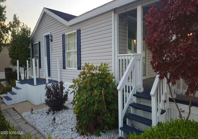Photo 4 of Manufactured home for sale at 315 Parkview Dr #177, Bowling Green, OH 43402 | MLS# 10000531 | Listing updated on 2025-11-07