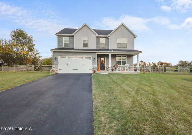 Photo 2 of Single family home for sale at 11037 Bay Trace Dr, Perrysburg, OH 43551 | MLS# 10000546 | Listing updated on 2025-11-19