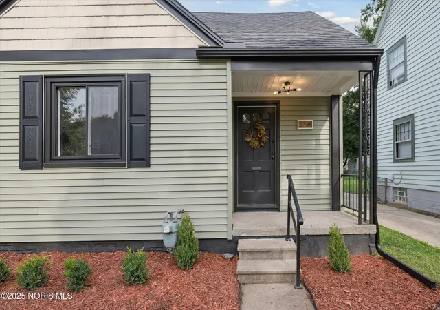 Homes for sale in Toledo, OH | 2736 Northwood Ave, Toledo, OH 43606 | MLS# 10000548