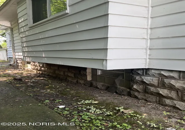 Photo 4 of Single family home for sale at 1815 Berdan Ave, Toledo, OH 43613 | MLS# 10000737 | Listing updated on 2026-08-03