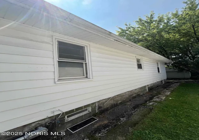 Photo 3 of Single family home for sale at 1815 Berdan Ave, Toledo, OH 43613 | MLS# 10000737 | Listing updated on 2026-10-21