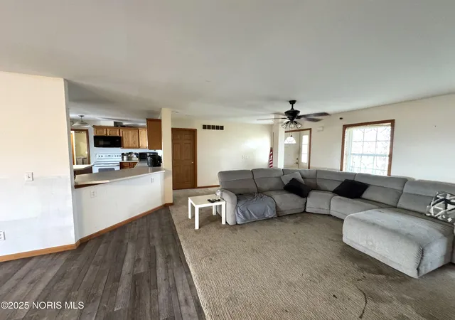 Photo 3 of Single family home for sale at 1381 County Road 5, Deshler, OH 43516 | MLS# 10000865 | Listing updated on 2026-01-09