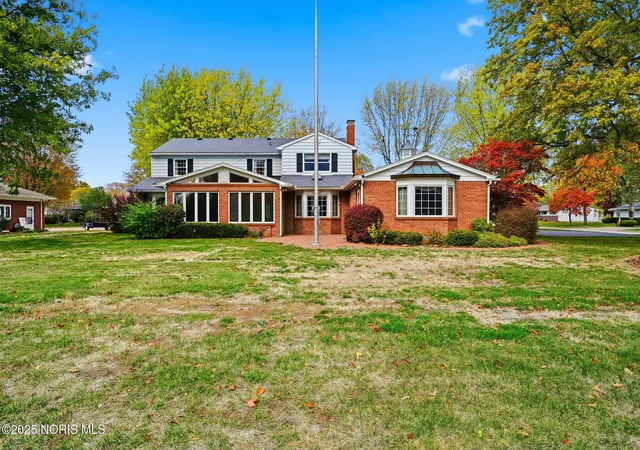 Photo 3 of Single Family Residence at 1527 South Ct, Findlay, OH 45840 | MLS# 10000888 |  | Sold on 2026-01-03
