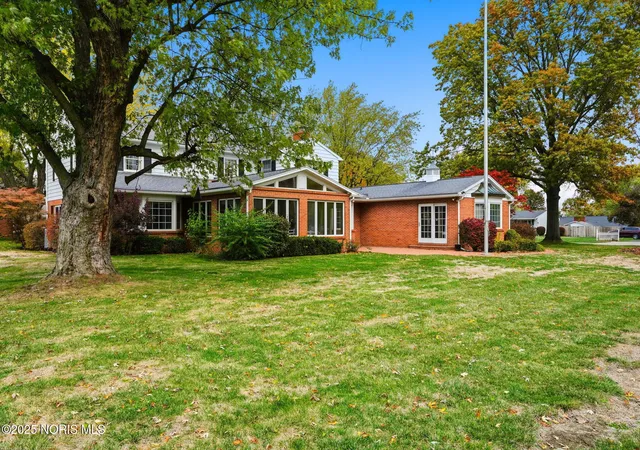Photo 4 of Single Family Residence at 1527 South Ct, Findlay, OH 45840 | MLS# 10000888 |  | Sold on 2026-01-03