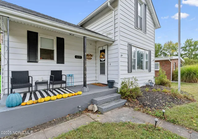 Photo 4 of Single Family Residence at 619 Fishlock Ave, Findlay, OH 45840 | MLS# 10000832 |  | Sold on 2025-12-24