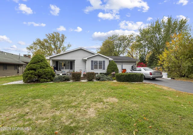 Photo 1 of Single family home for sale at 1001 Decker Ave, Findlay, OH 45840 | MLS# 10000859 | Listing updated on 2025-12-23