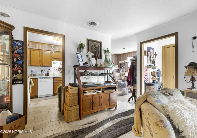 Photo 3 of Single family home for sale at 1001 Decker Ave, Findlay, OH 45840 | MLS# 10000859 | Listing updated on 2025-12-23