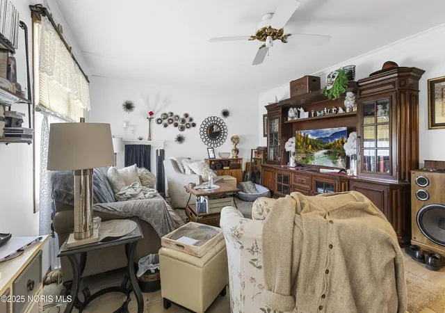 Photo 4 of Single family home for sale at 1001 Decker Ave, Findlay, OH 45840 | MLS# 10000859 | Listing updated on 2025-12-23
