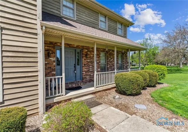 Photo 3 of Single Family Residence at 125 W Woodmere Dr, Tiffin, OH 44883 | MLS# 10000936 | | Sold on 2025-12-18