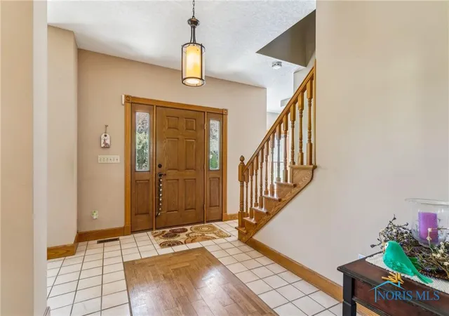 Photo 4 of Single Family Residence at 125 W Woodmere Dr, Tiffin, OH 44883 | MLS# 10000936 | | Sold on 2025-12-18