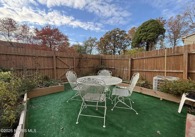 Listing Photo 2 - Condo for sale in building located at 2749 Pin Oak Dr, Toledo, OH 43615 - Unit #