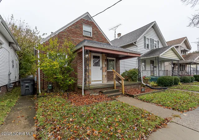 Homes for sale in Toledo, OH | 324 E Pearl St, Toledo, OH 43608 | MLS# 10000940