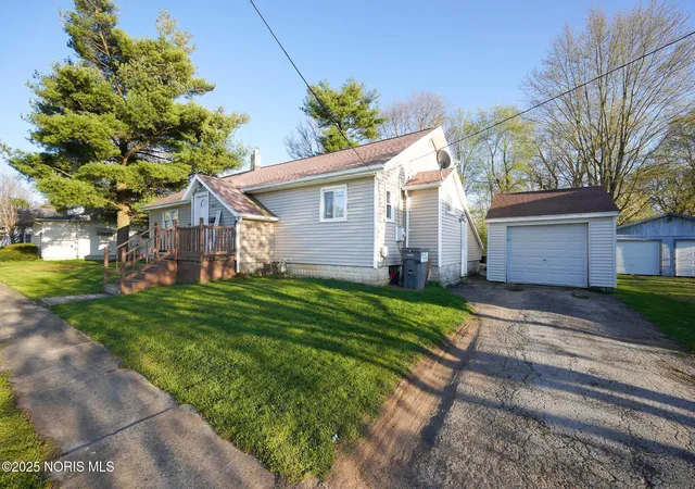 Photo 4 of Single family home for sale at 545 E Clinton Ct, Findlay, OH 45840 | MLS# 10001129 | Listing updated on 2025-12-23