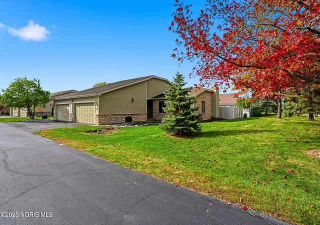 Listing Photo 3 - Condo for sale in building located at 845 Fox Run Rd, Findlay, OH 45840