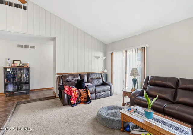Listing Photo 5 - Condo for sale in building located at 845 Fox Run Rd, Findlay, OH 45840