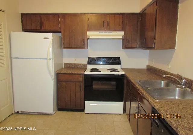 Listing Photo 5 - Condo for sale in building located at 1666 Brownstone Blvd, Toledo, OH 43614
