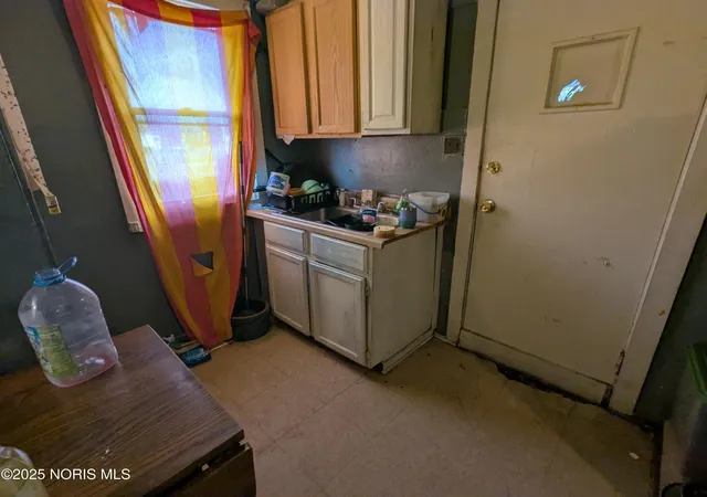Homes for sale in Toledo, OH | 205 Courtland Ave, Toledo, OH 43609 | MLS# 10001242